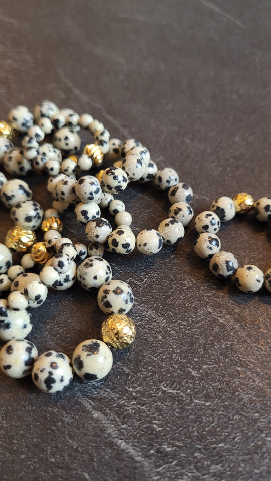 Ringe aus Dalmatinerjaspis in verschiedenen Größen