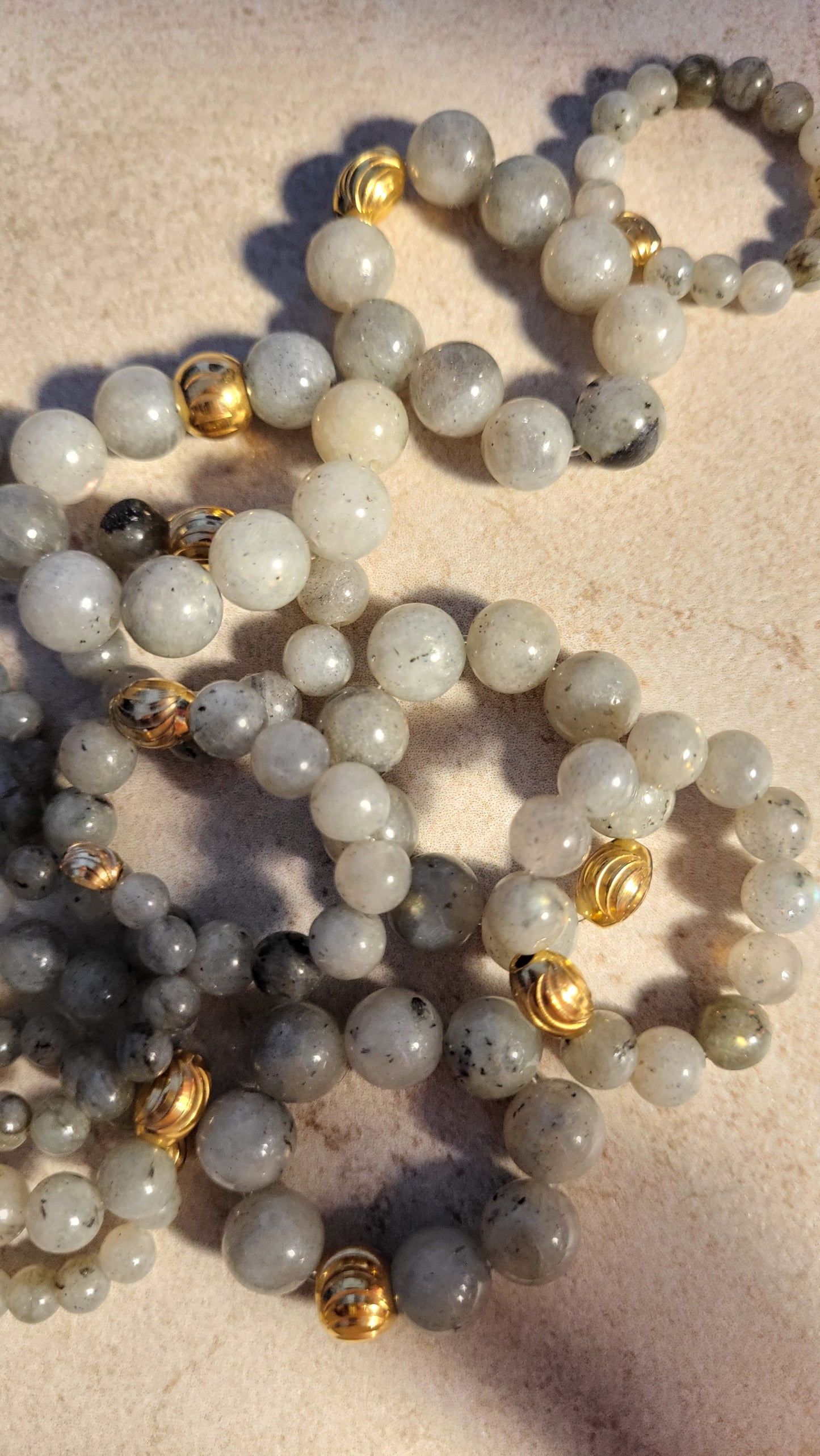 Ringe aus Labradorit in verschiedenen Größen