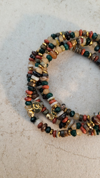 Buntes Armband aus einem Edelsteinmix