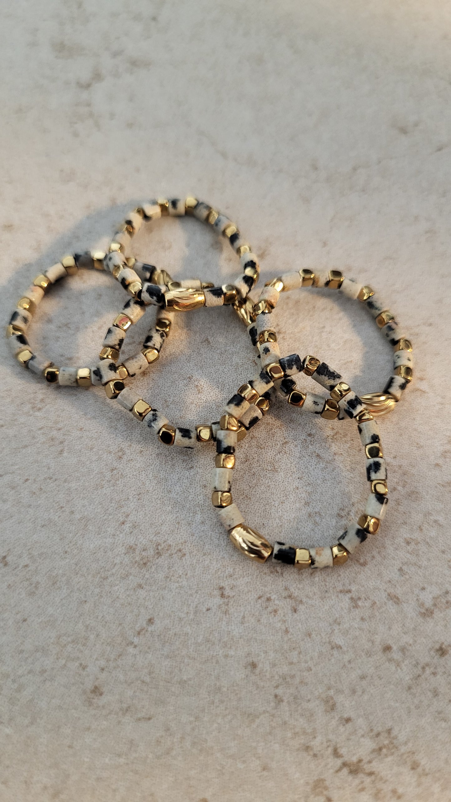 Zarte Ringe aus Dalmatinerjaspis in verschiedenen Größen