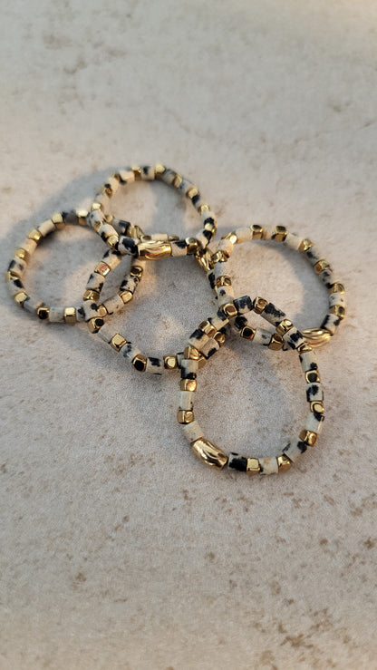 Zarte Ringe aus Dalmatinerjaspis in verschiedenen Größen