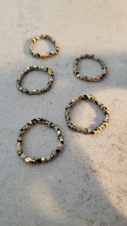 Zarte Ringe aus Dalmatinerjaspis in verschiedenen Größen