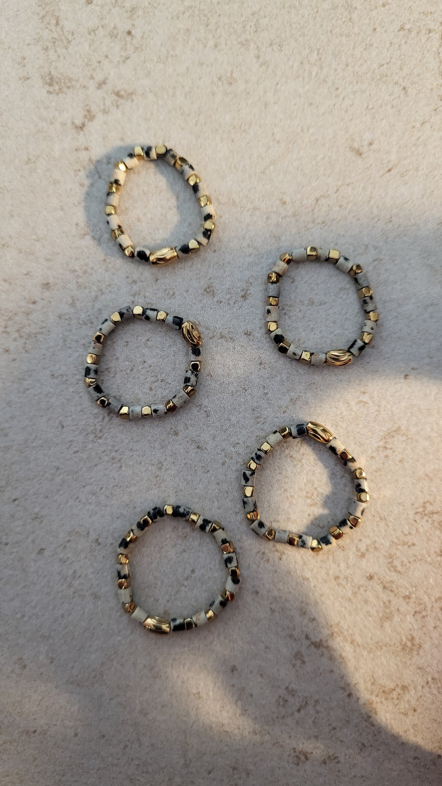 Zarte Ringe aus Dalmatinerjaspis in verschiedenen Größen