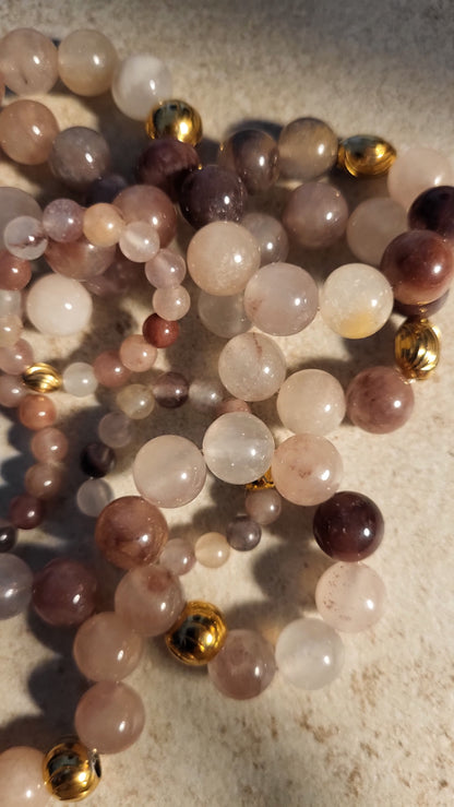 Ringe aus Erdbeerquarz in verschiedenen Größen