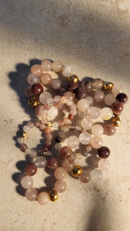 Ringe aus Erdbeerquarz in verschiedenen Größen