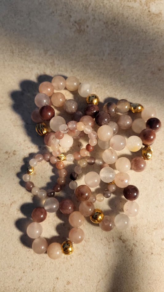 Ringe aus Erdbeerquarz in verschiedenen Größen