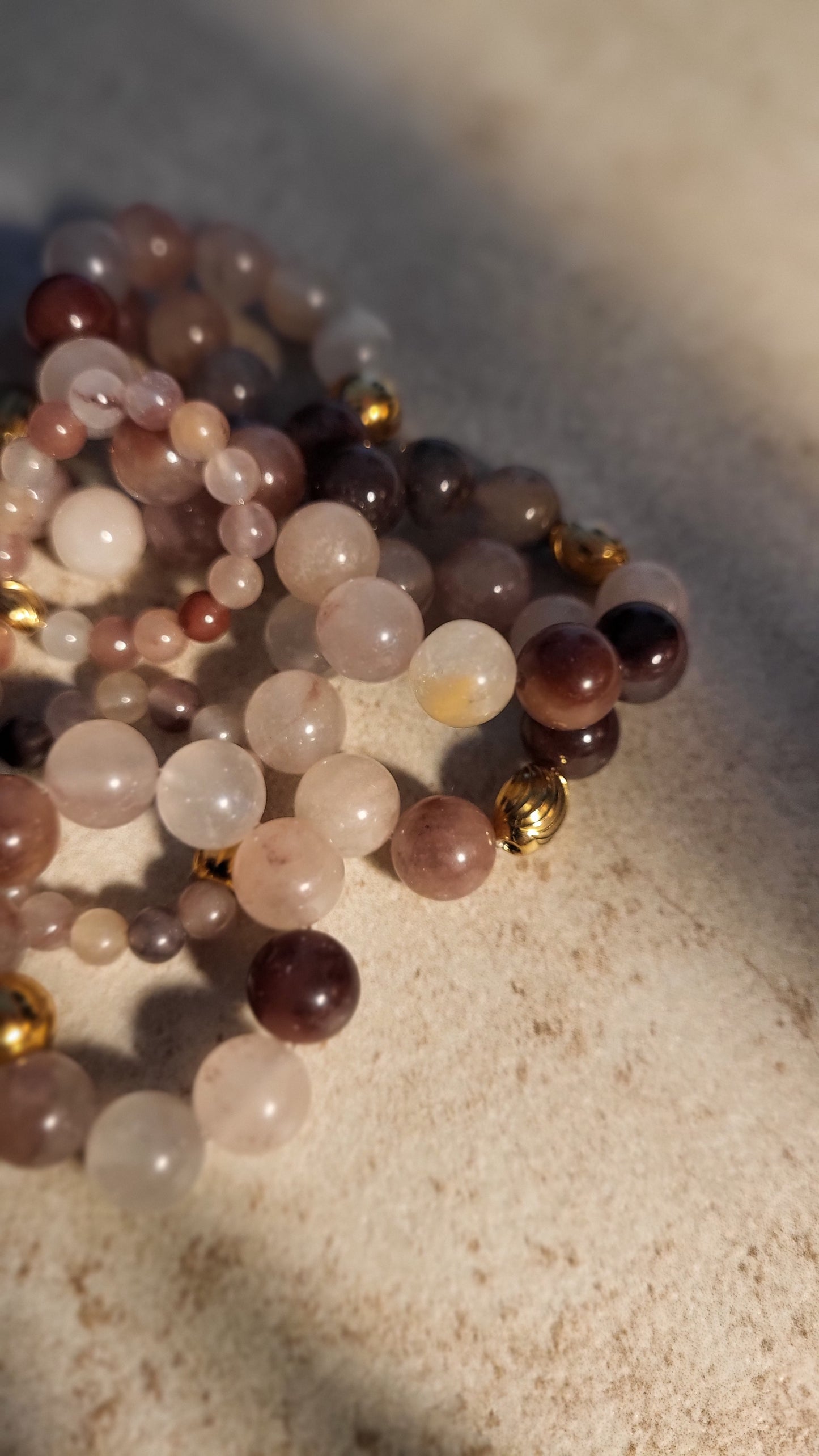 Ringe aus Erdbeerquarz in verschiedenen Größen