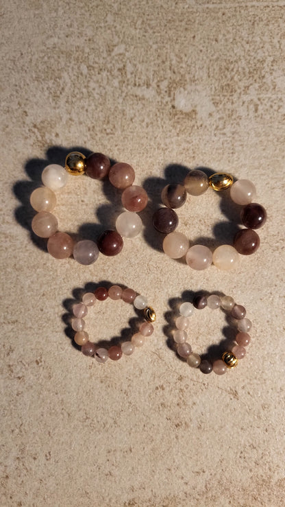 Ringe aus Erdbeerquarz in verschiedenen Größen