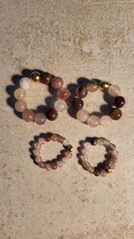 Ringe aus Erdbeerquarz in verschiedenen Größen