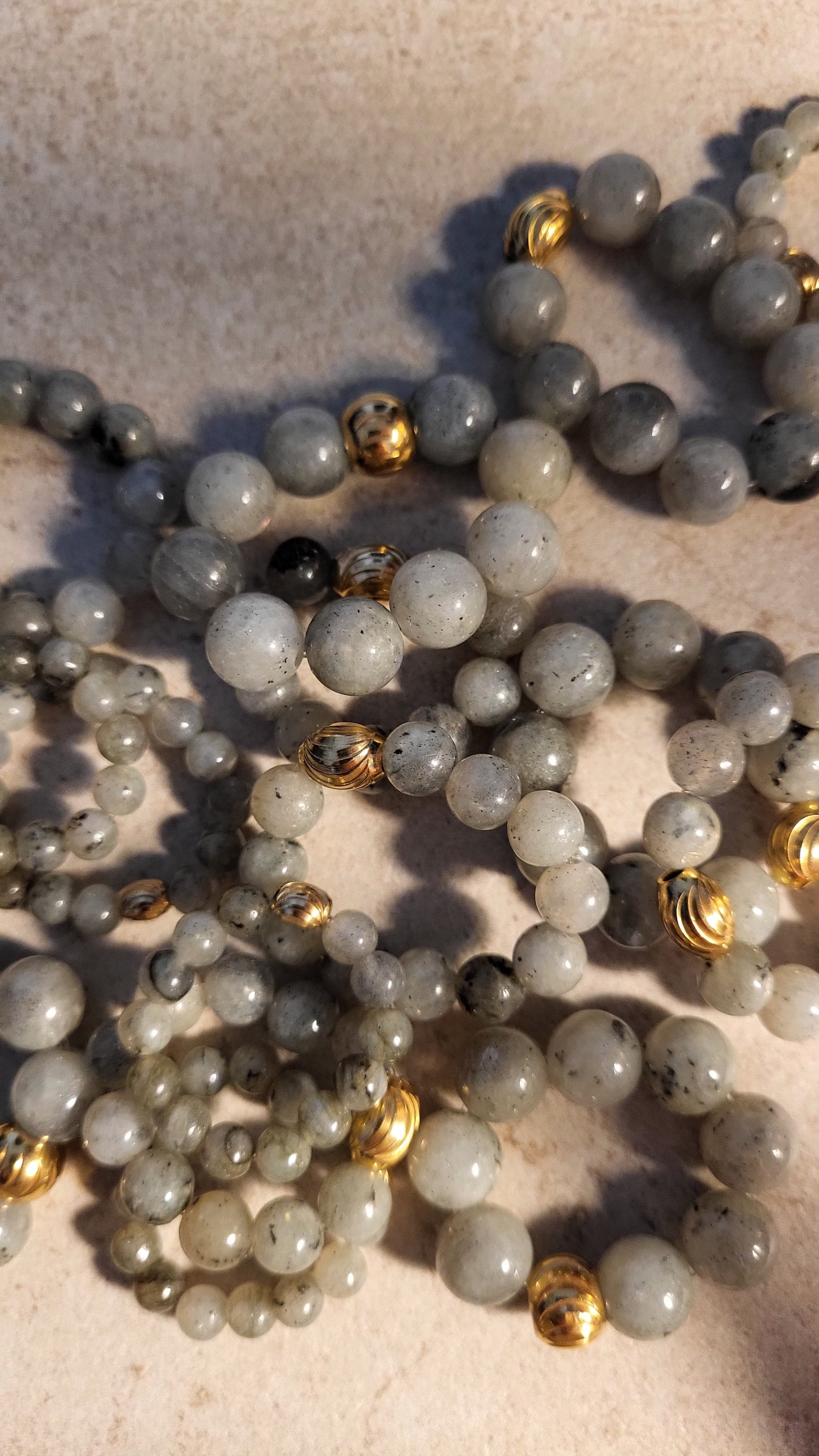 Ringe aus Labradorit in verschiedenen Größen