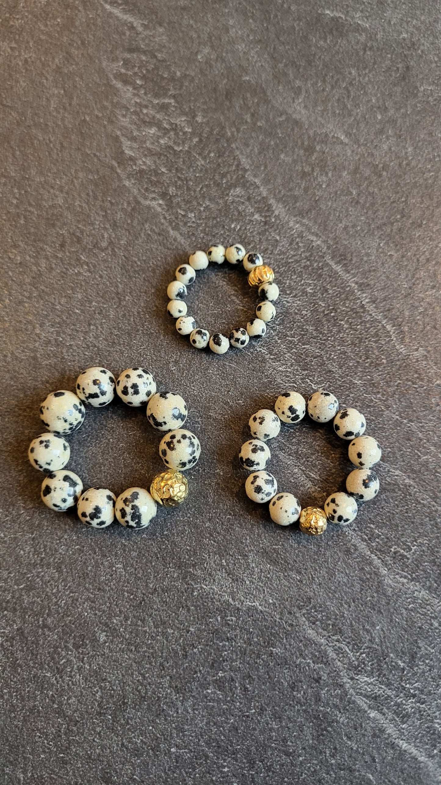 Ringe aus Dalmatinerjaspis in verschiedenen Größen