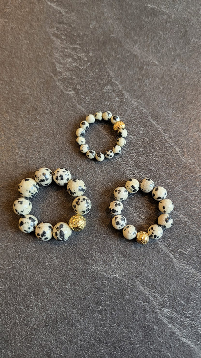 Ringe aus Dalmatinerjaspis in verschiedenen Größen